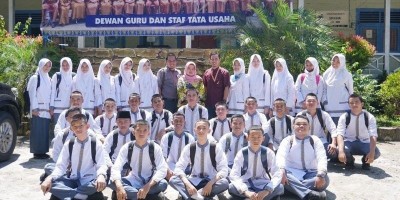 Berkat Bantuan PT SBS, Lapangan SMA 1 Muara Enim Memenuhi Standart