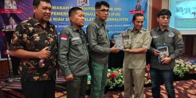 Dapat Pencerahan dan Buku Gratis dari Tokoh Pers Riau H Syafriadi, Lagu Ahmad Dhani Berdendang di Hati Para Peserta