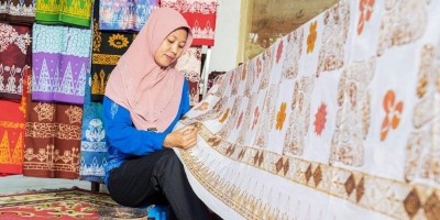 Kembangkan Batik Kujur, Bukit Asam (PTBA) Berdayakan Para Ibu Rumah Tangga