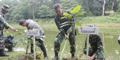 Ratusan Bibit Pohon Berhasil di Tanam Kodim Muara Enim, Kasdim : Ini Dapat Cegah Abrasi