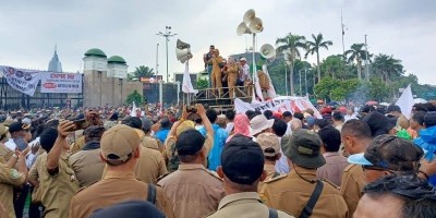 Ratusan Ribu Kepala Desa Menagih Janji Ketua DPR RI Untuk Segera Mengesahkan Revisi Undang Undang Desa No. 6 Tahun 2014.