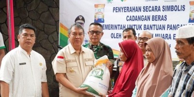 Pj. Bupati Salurkan Bantuan Pangan CBP Tahun 2024 Kepada 50.371 KPM