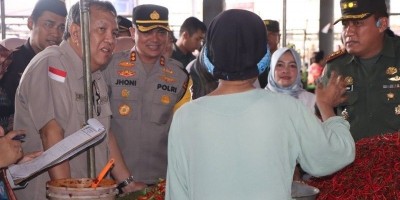 Jelang Pemilu 2024 : Kapolres Muara Enim bersama Forkopimda Monitoring ketersediaan stok dan harga bahan pokok penting di Pasar Inpres