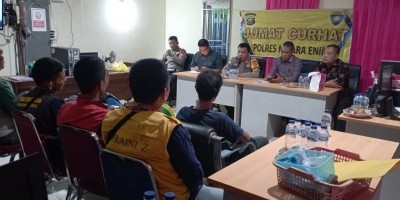 Polres Muara Enim Gelar Jumat Curhat di Kantor UPTD Pasar II Muara Enim.