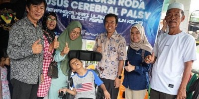 Berikan Kursi Roda Adaptif, Bukit Asam Datangi Langsung Anak-anak Cerebral Palsy.