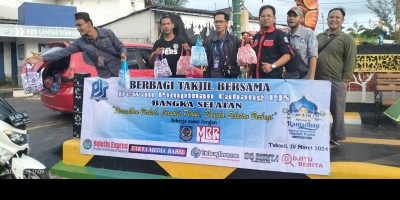 Semangat Berbagi Ramadhan, PJS Bangka Selatan Sebarkan 500 Takjil ke Masyarakat.