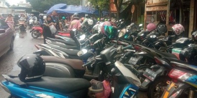 H - 5 Jelang Lebaran, Pasar Inpres Muara Enim Ramai Pengunjung.