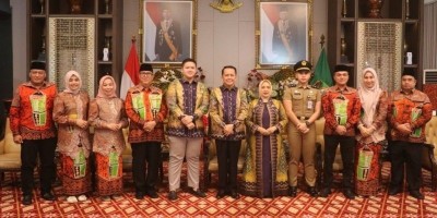 Pakai Batik Motif Ambung & Khaman, Pj. Bupati Bersama Jajaran Silaturahmi ke Griya Agung.