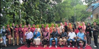 Peringati Hari Kartini, PT SBS Gelar Lomba Busana Kebaya.