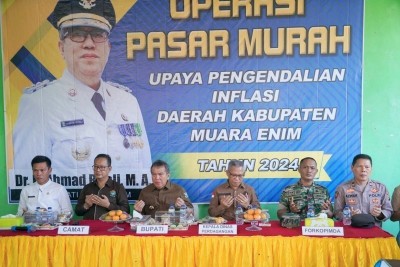 Operasi Pasar Murah di Kecamatan Gelumbang, Warga Antusias Belanja Sembako Murah.