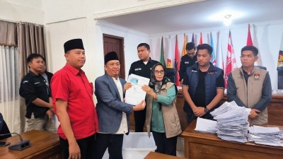 KPU Muara Enim Terima Penyerahan Dokumen Syarat Dukungan Balon Perseorangan.