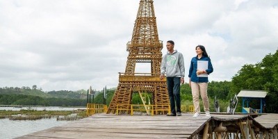 Tanam Mangrove, Masyarakat Desa Sidodadi Bersama Bukit Asam (PTBA) Menanam Kebaikan.